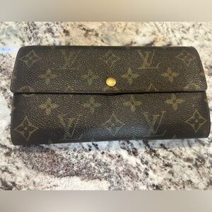 Louis Vuitton Monogram Brown Wallet like new